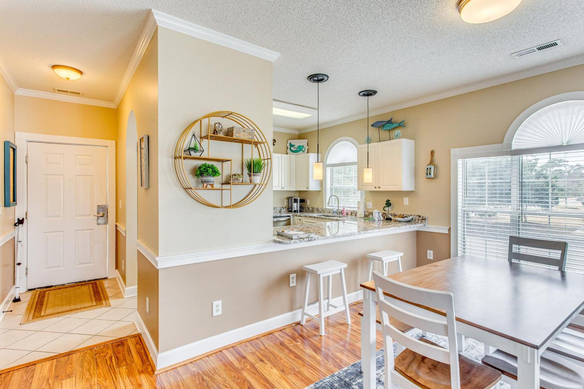 Pet-friendly Myrtle Escape With Pool Views! Apartment Myrtle Beach