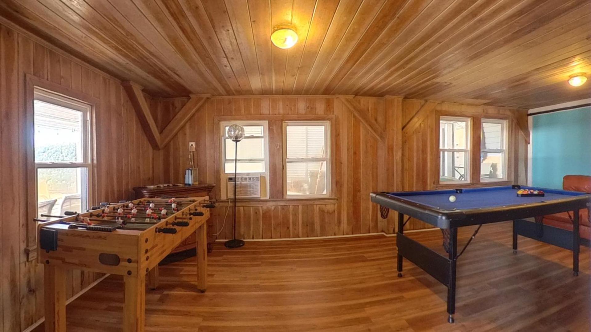 Posh Oceanfront Oasis: Private Pool, & Game Holiday home