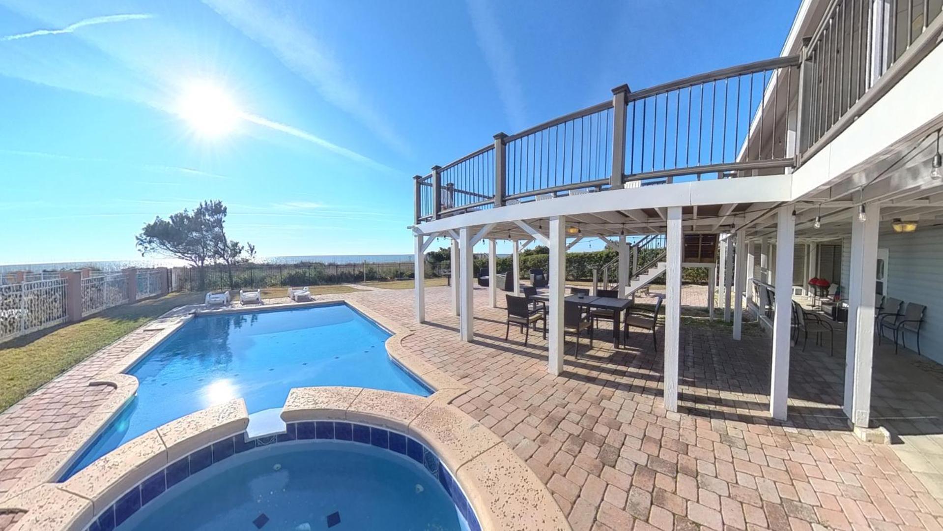 Posh Oceanfront Oasis: Private Pool, & Game Holiday home *