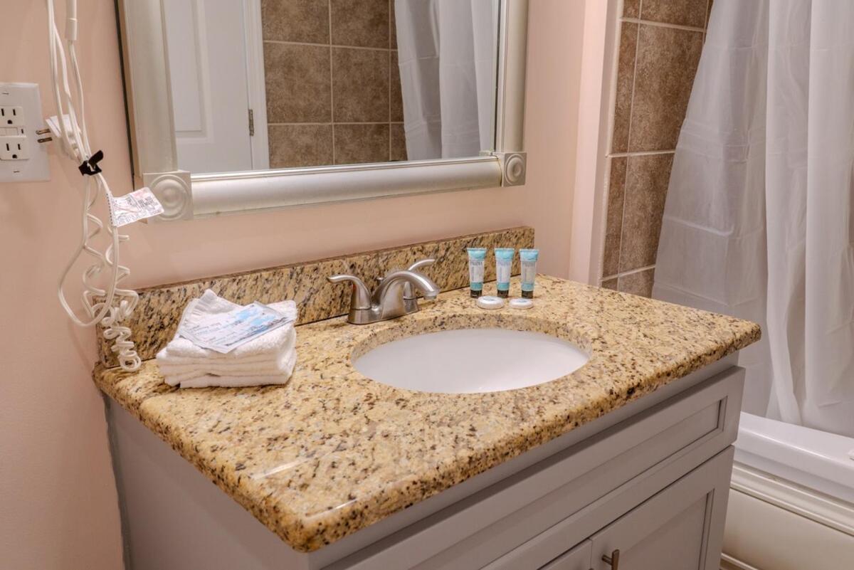 Towers On The Grove 724 Direct Oceanfront Sleeps 6 Guests * Myrtle Beach