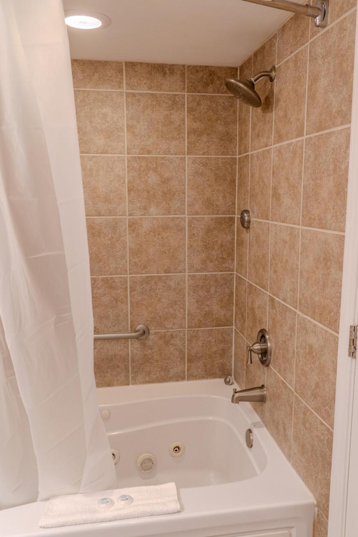 Towers On The Grove 724 Direct Oceanfront Sleeps 6 Guests