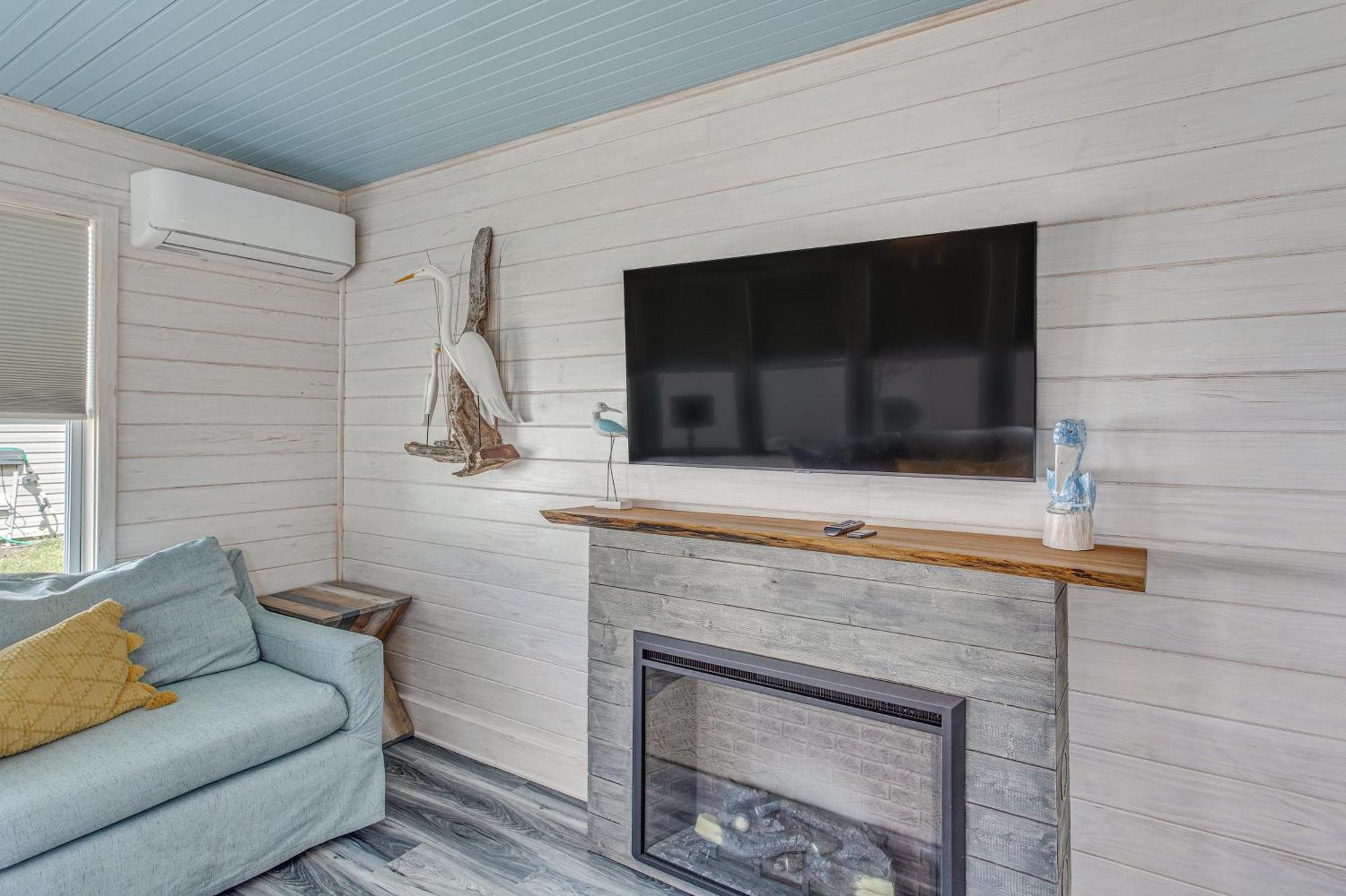 Holiday home Sunny Surfside Walk To Beaches!