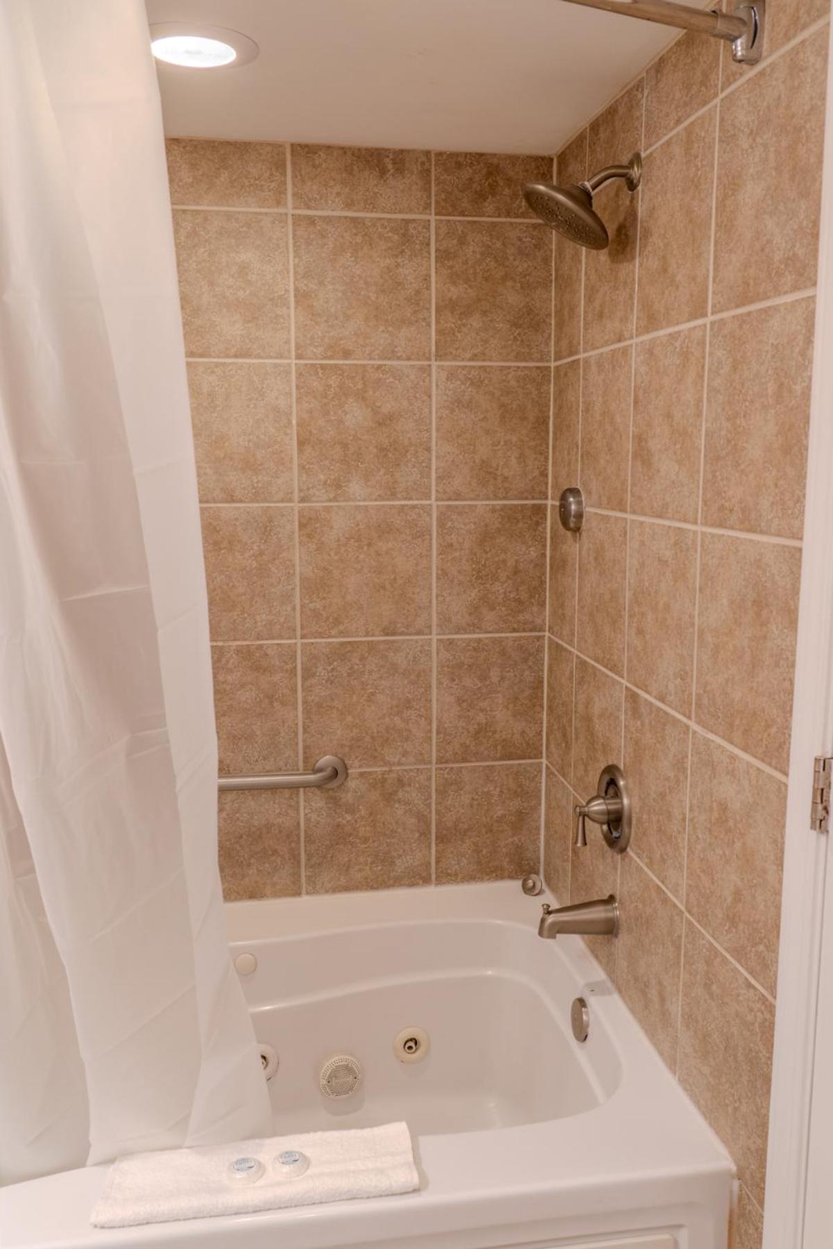 Towers On The Grove 724 Direct Oceanfront Sleeps 6 Guests Apartment