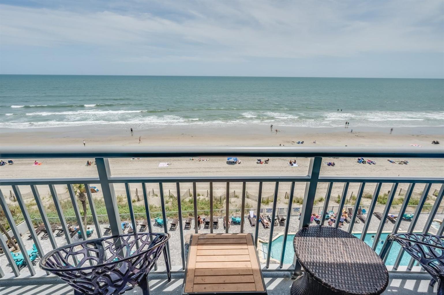New Modern, Direct Oceanfront, Boardwalk, Views! Apartment