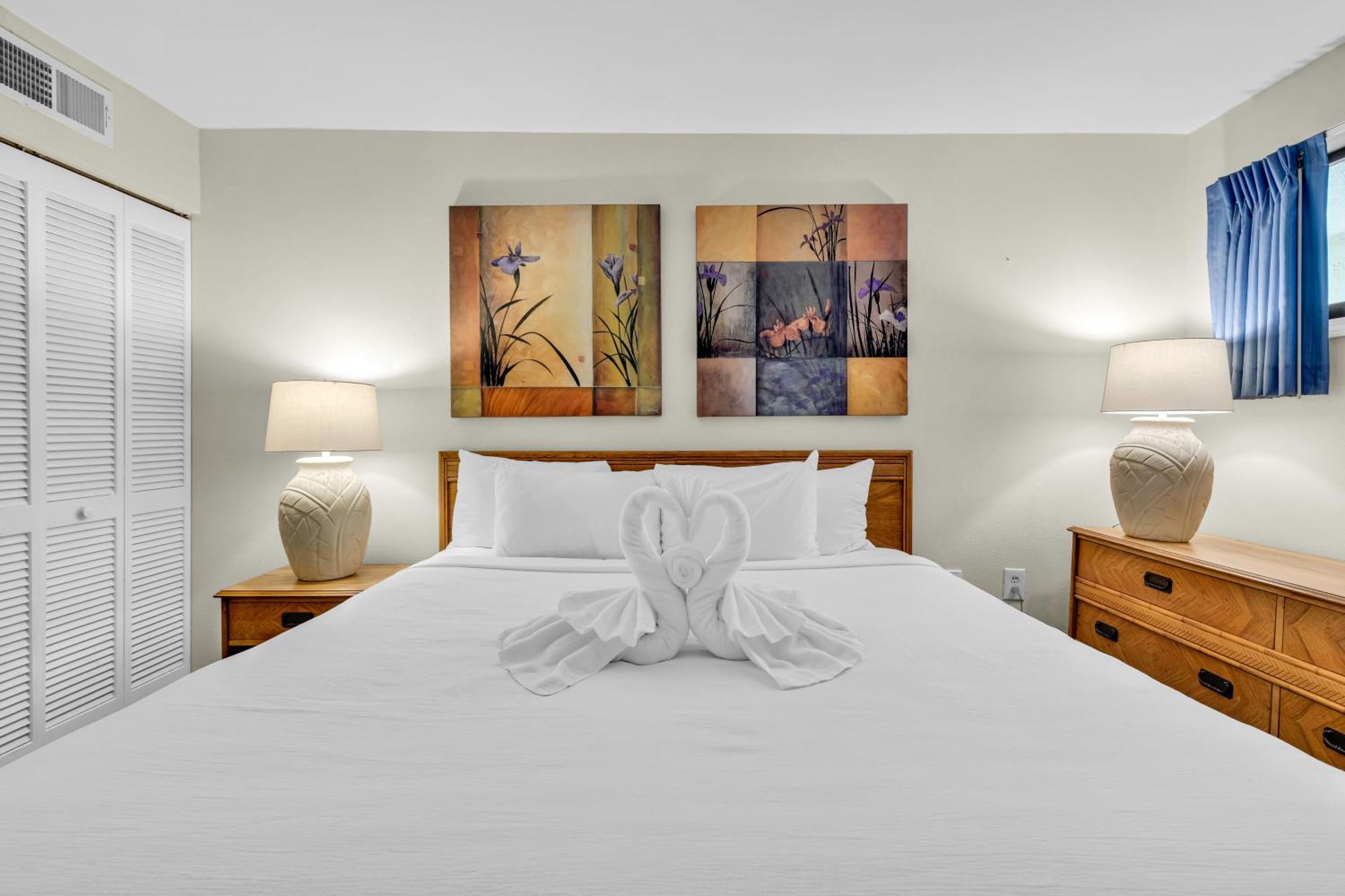 Oceanfront W Balcony King Bed Meridian Plaza *
