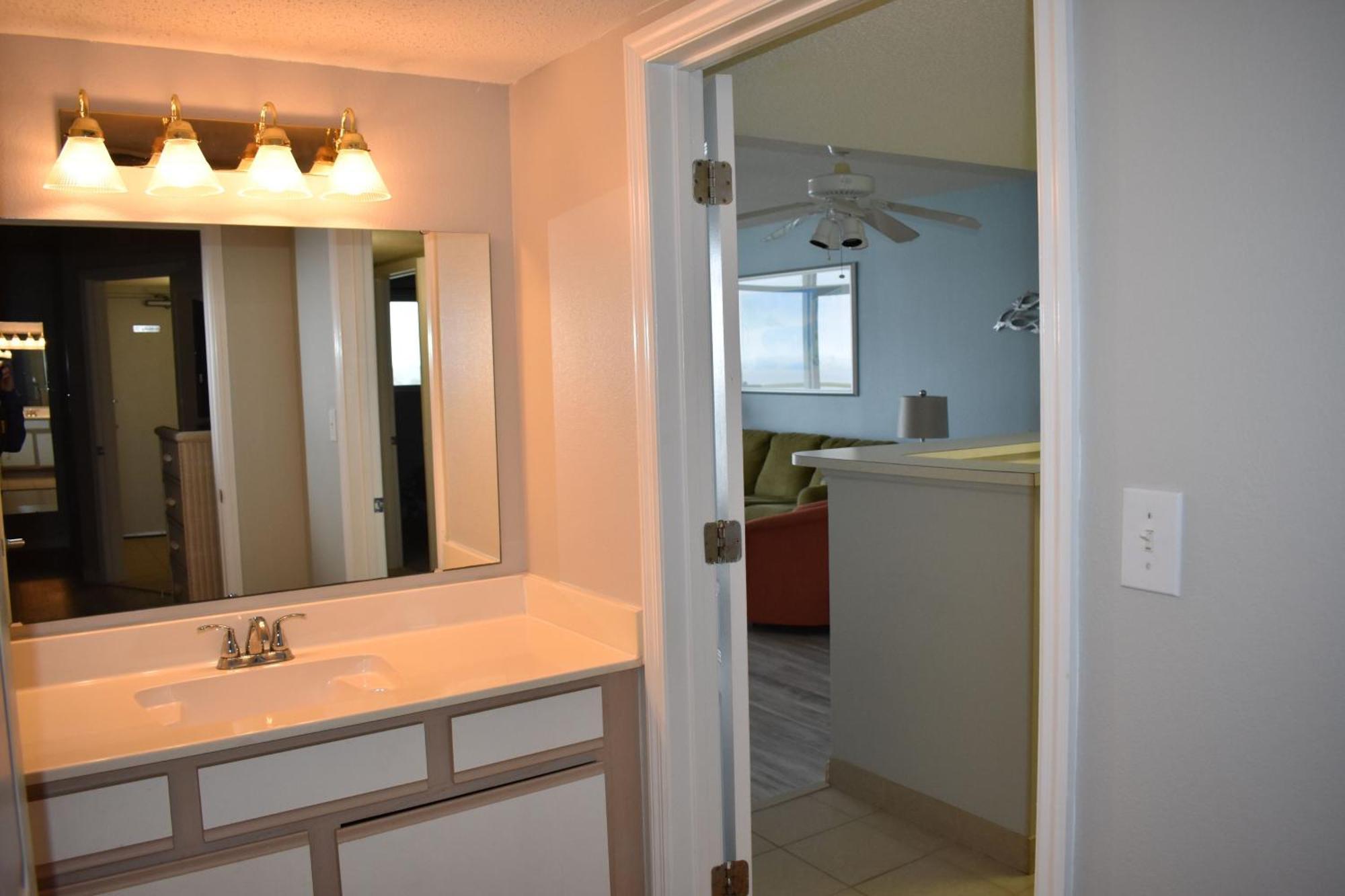 Gorgeous Oceanfront 3 Bedrooms Sleeps Up To10 People - Initial Supply Of Linens Included Apartment