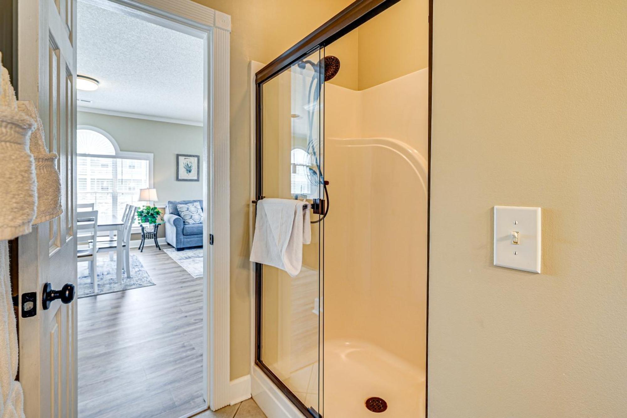 Pet-friendly Myrtle Escape With Pool Views! Apartment Myrtle Beach