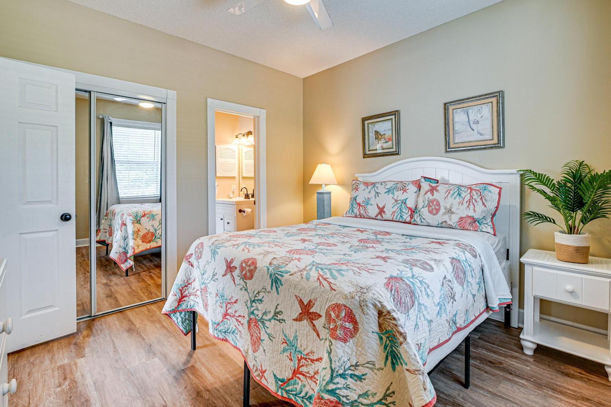 Pet-friendly Myrtle Escape With Pool Views! Apartment Myrtle Beach