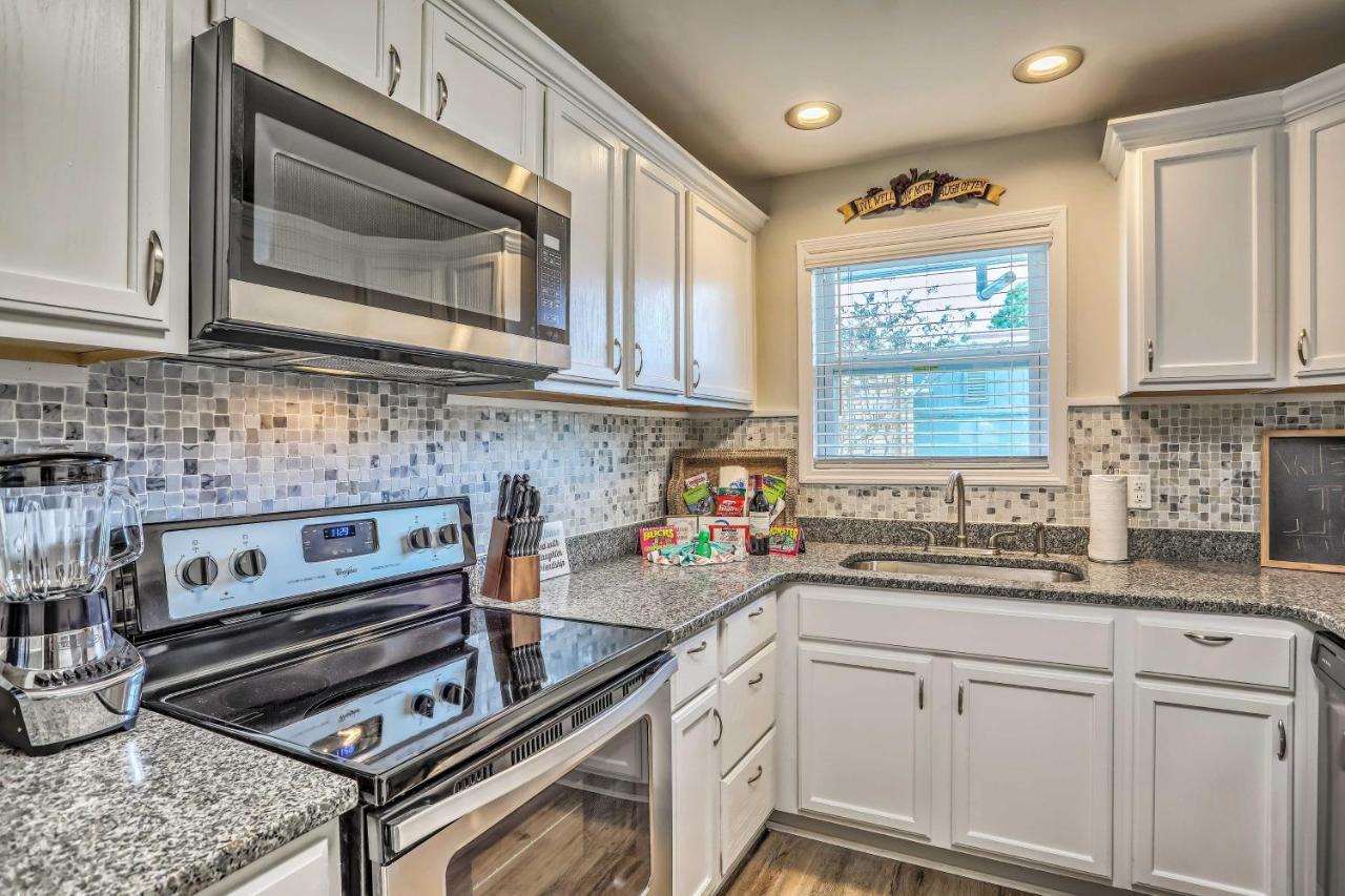 Modern Townhome - 2 Blocks To Myrtle Beachfront! *
