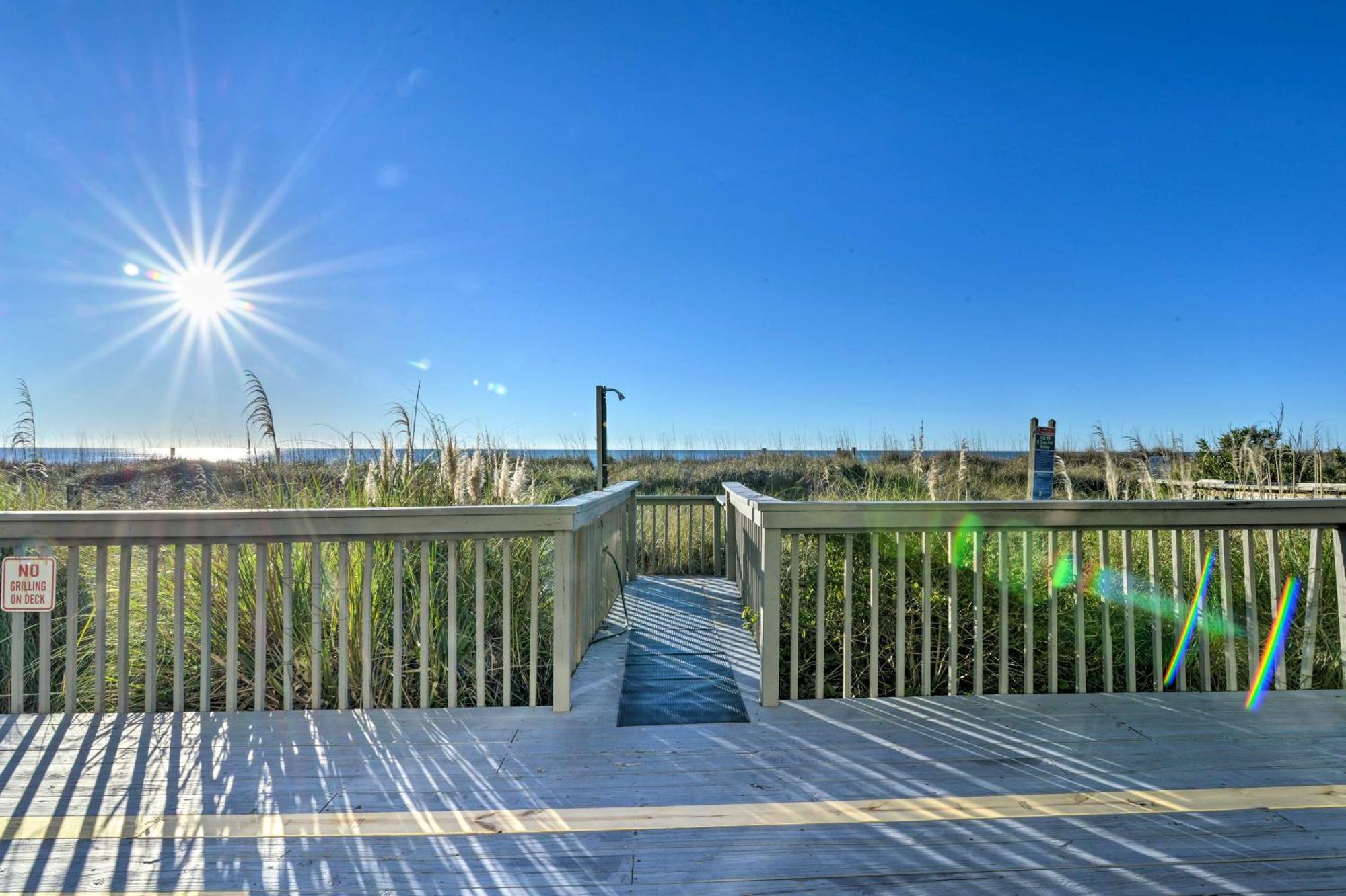 Apartment Oceanfront With Shared Deck And Access!
