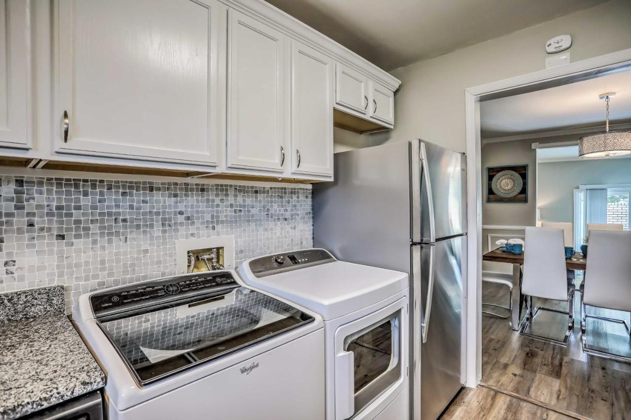 Modern Townhome - 2 Blocks To Myrtle Beachfront!