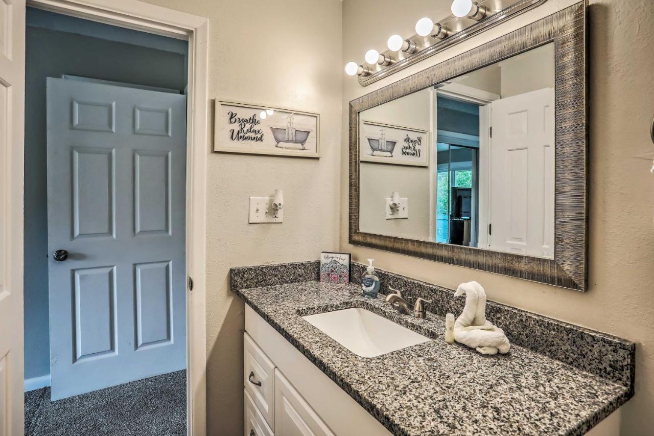 Holiday home Modern Townhome - 2 Blocks To Myrtle Beachfront!