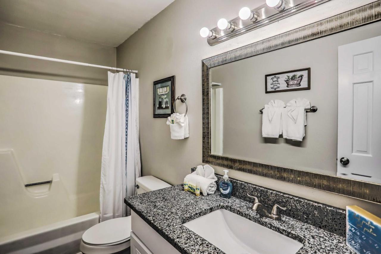 Holiday home Modern Townhome - 2 Blocks To Myrtle Beachfront!