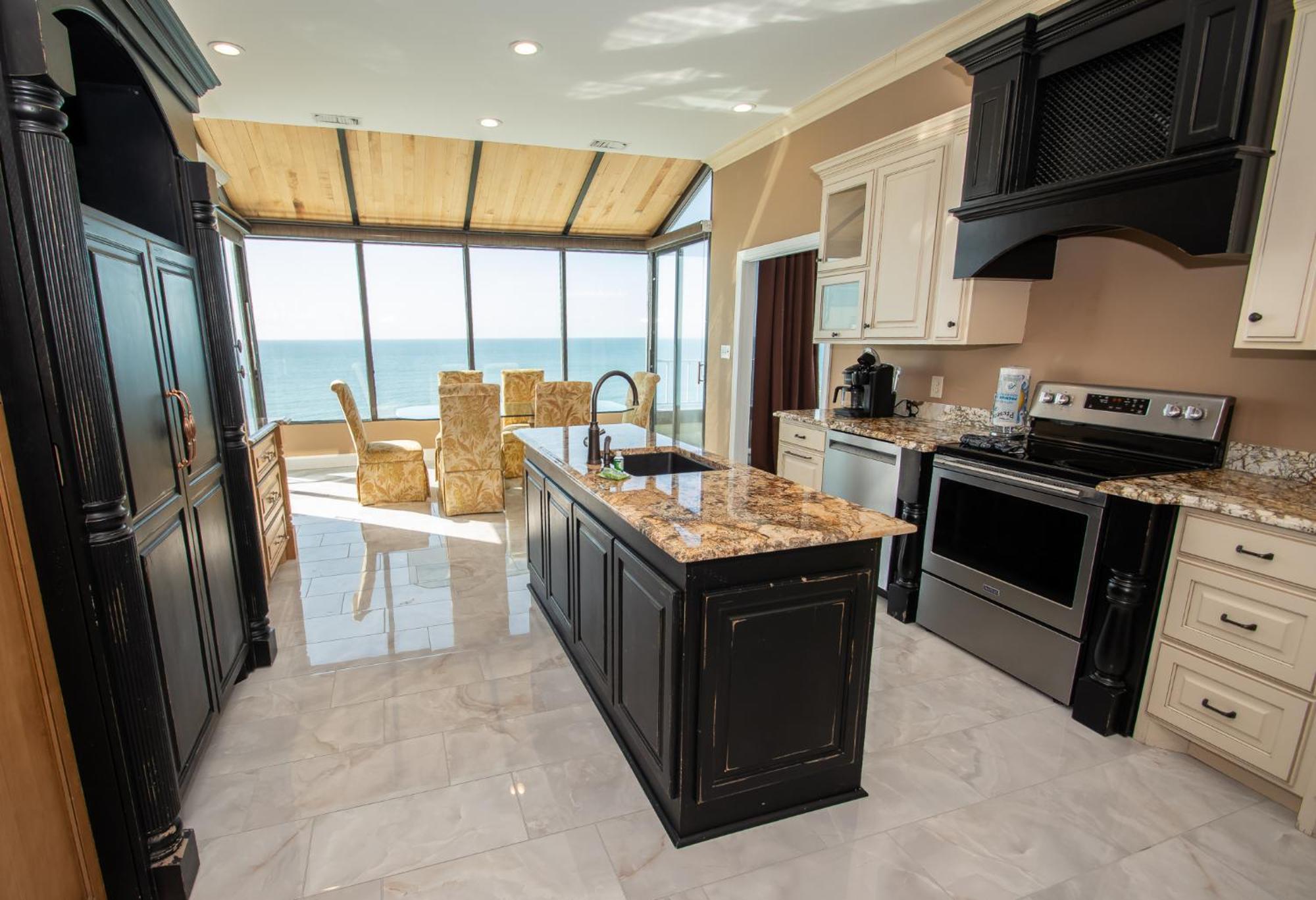 Sands Club 1114 Penthouse By Palmetto Vacation Apartment