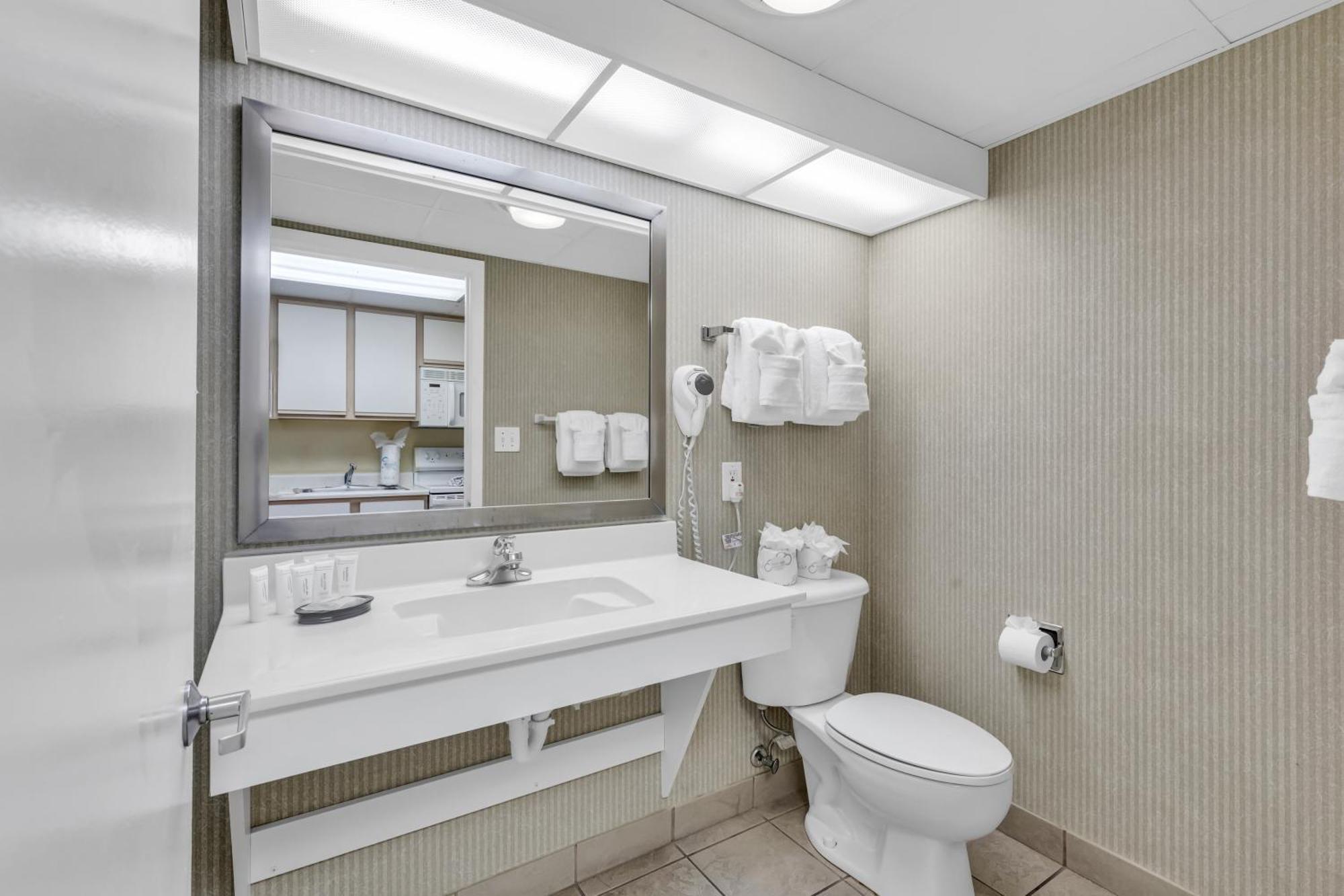 Aparthotel Oceanfront Camelot By The Sea