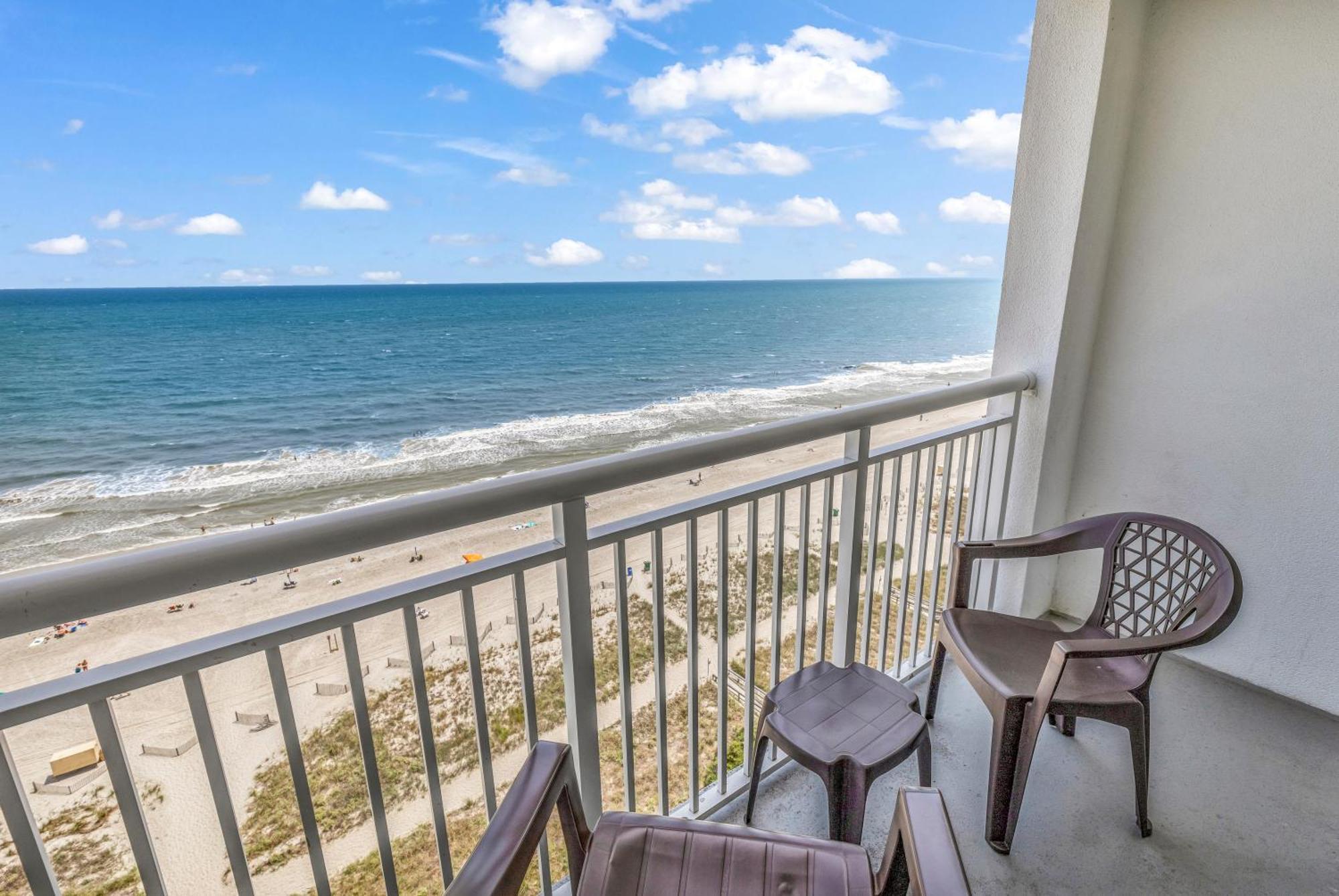 Aparthotel Oceanfront Camelot By The Sea 4*