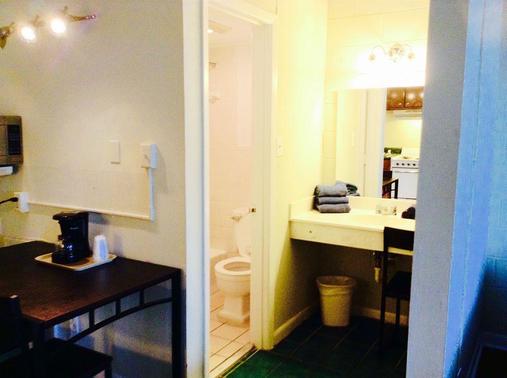 Rainbow Court Annex Motel 2*