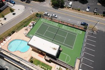 Hotel Units At Holiday Towers By Elliott Beach Rentals