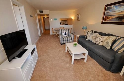 Hotel Units At Holiday Towers By Elliott Beach Rentals Myrtle Beach