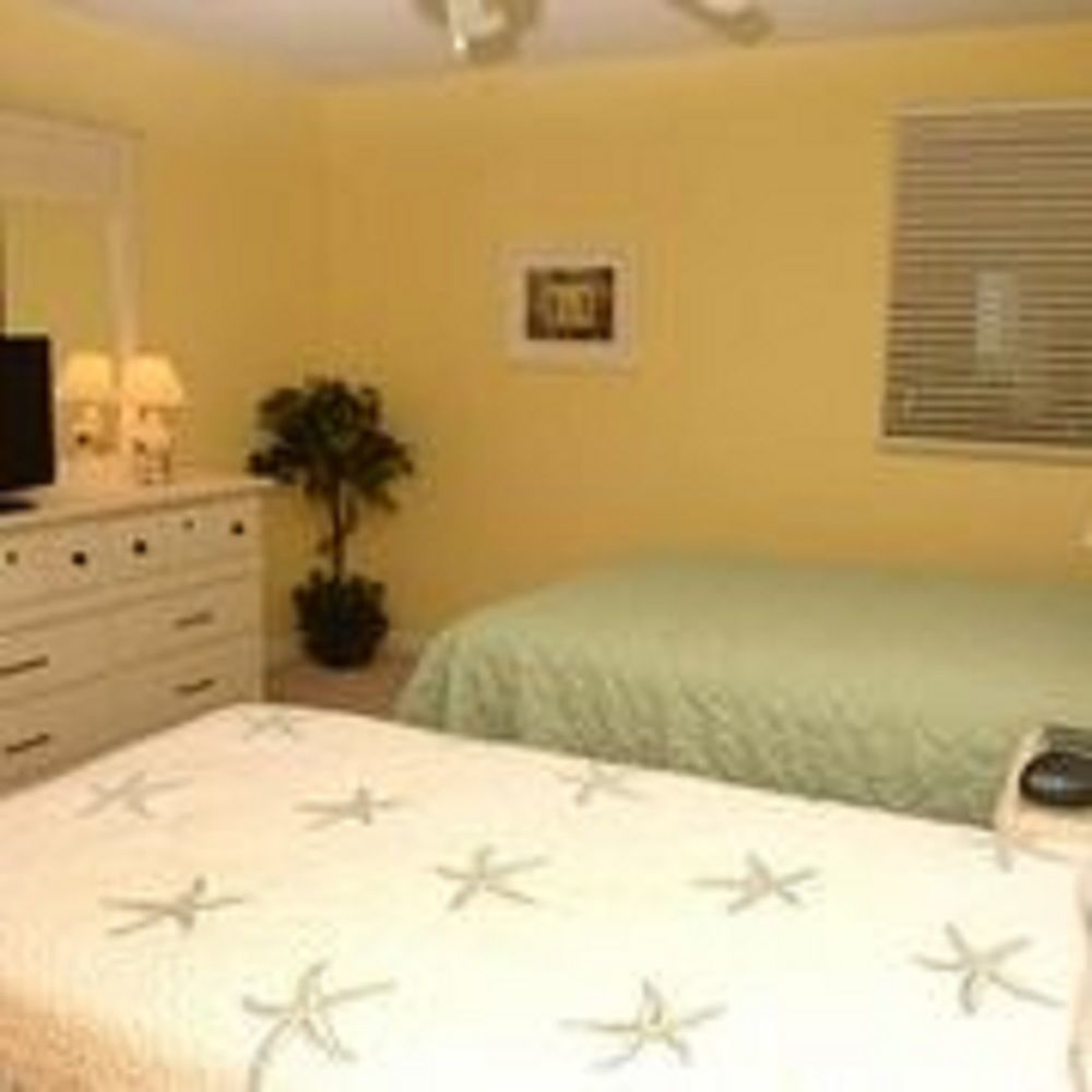 Hotel Units At Holiday Towers By Elliott Beach Rentals 3*