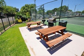 Hotel Units At Holiday Towers By Elliott Beach Rentals 3*