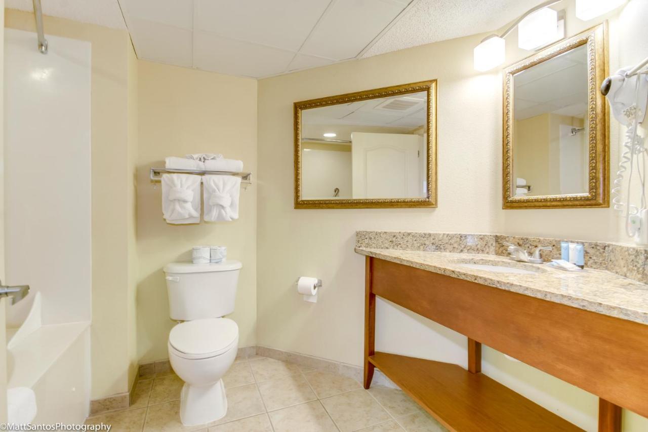 Corner Glass Oceanfront Unit With Spectacular Views *