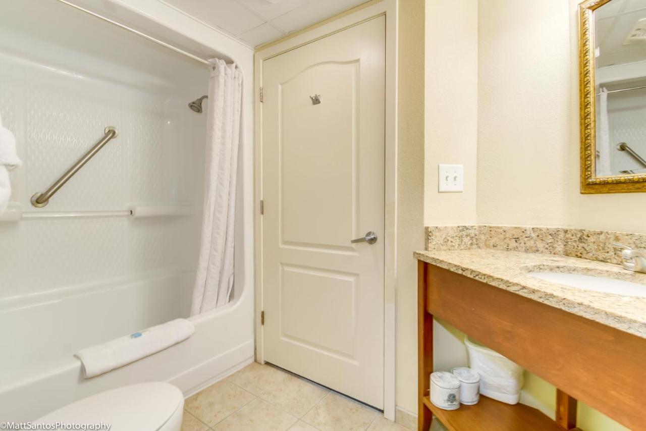 Corner Glass Oceanfront Unit With Spectacular Views