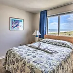 Bright Beachy Condo With Boardwalk Access And Patio!