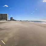 Condo With Beach Access And Community Amenities!