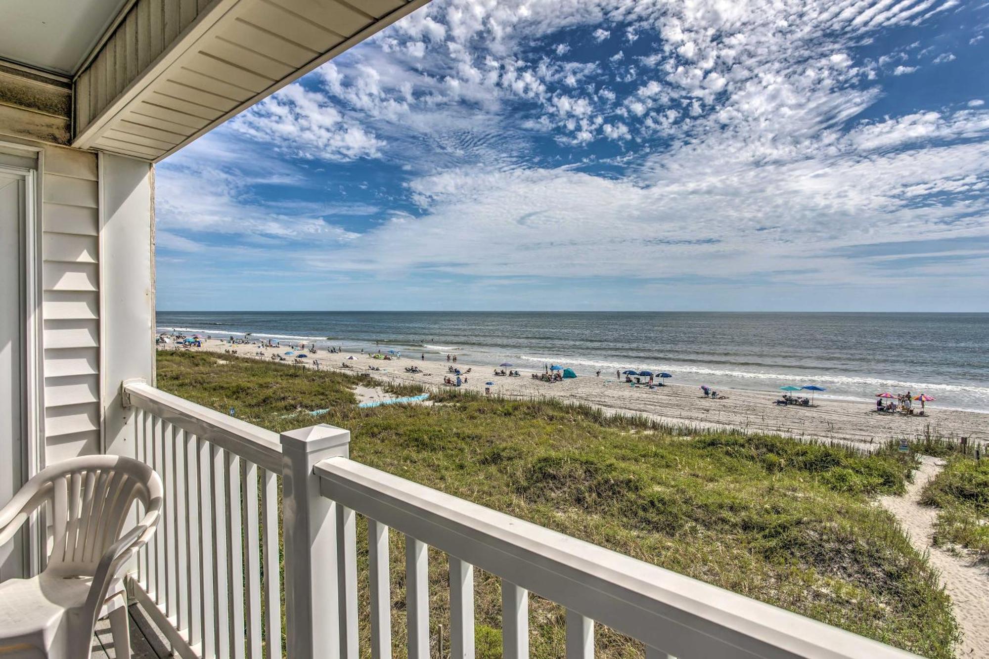 Apartment Bright Beachy With Boardwalk Access And Patio! *