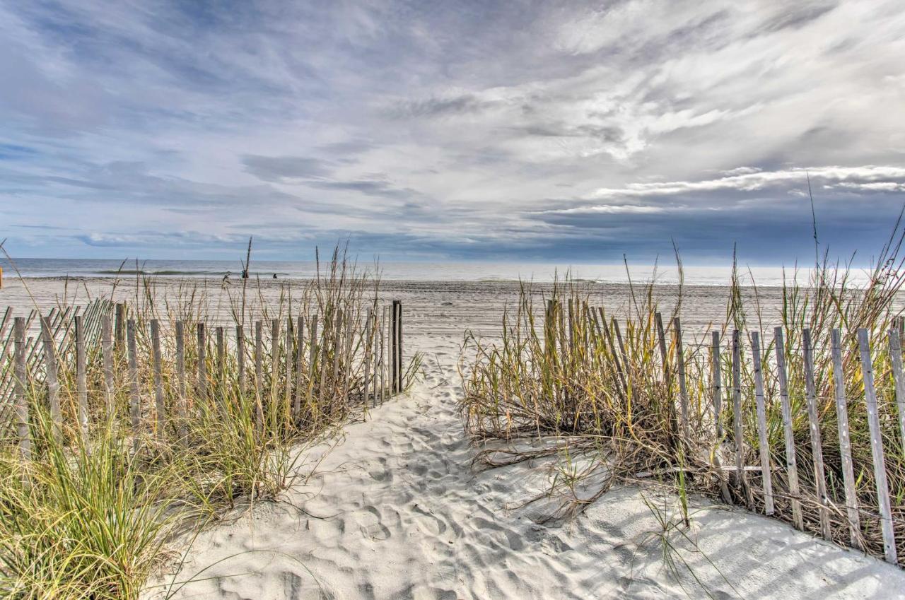 Apartment Breezy Landmark With Oceanfront Lanai! Myrtle Beach