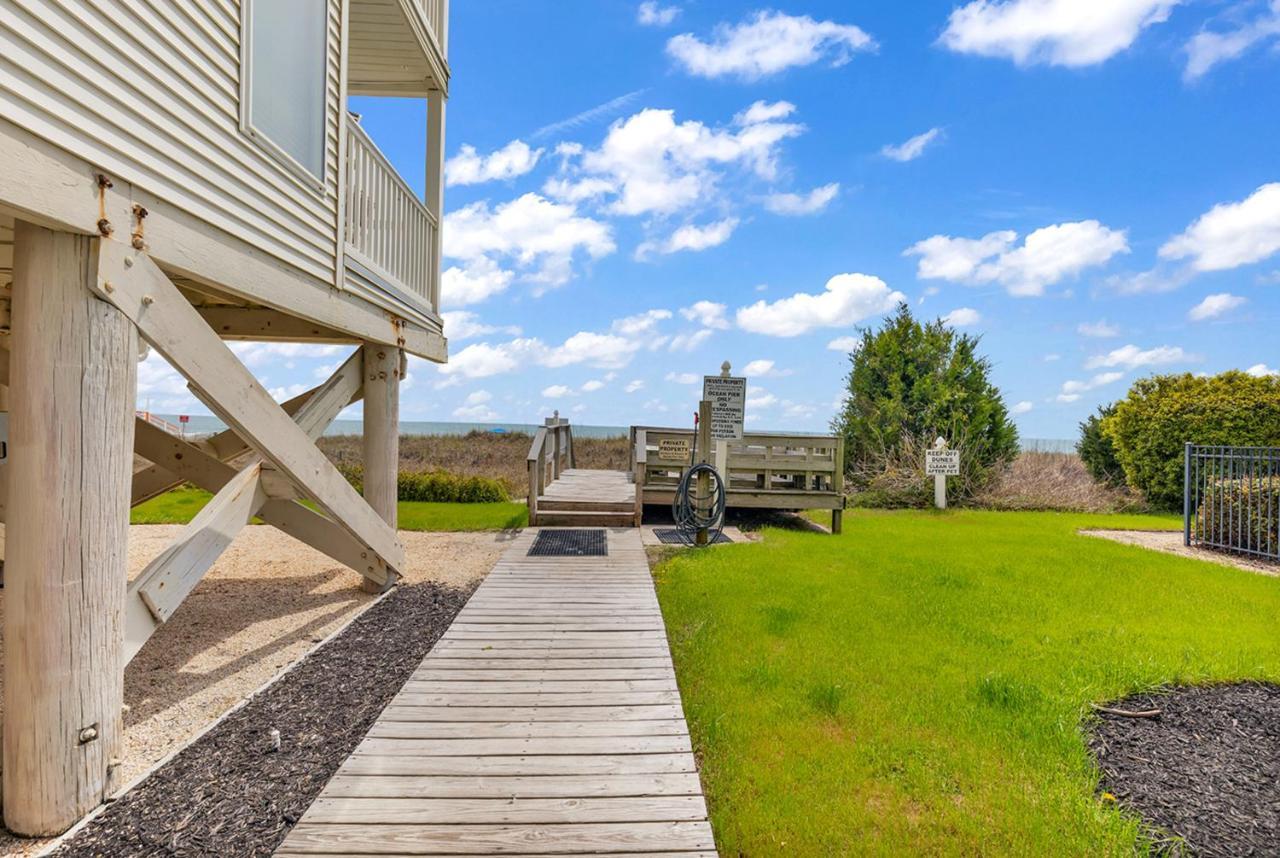 Bright And Sunny With Stunning Oceanfront *