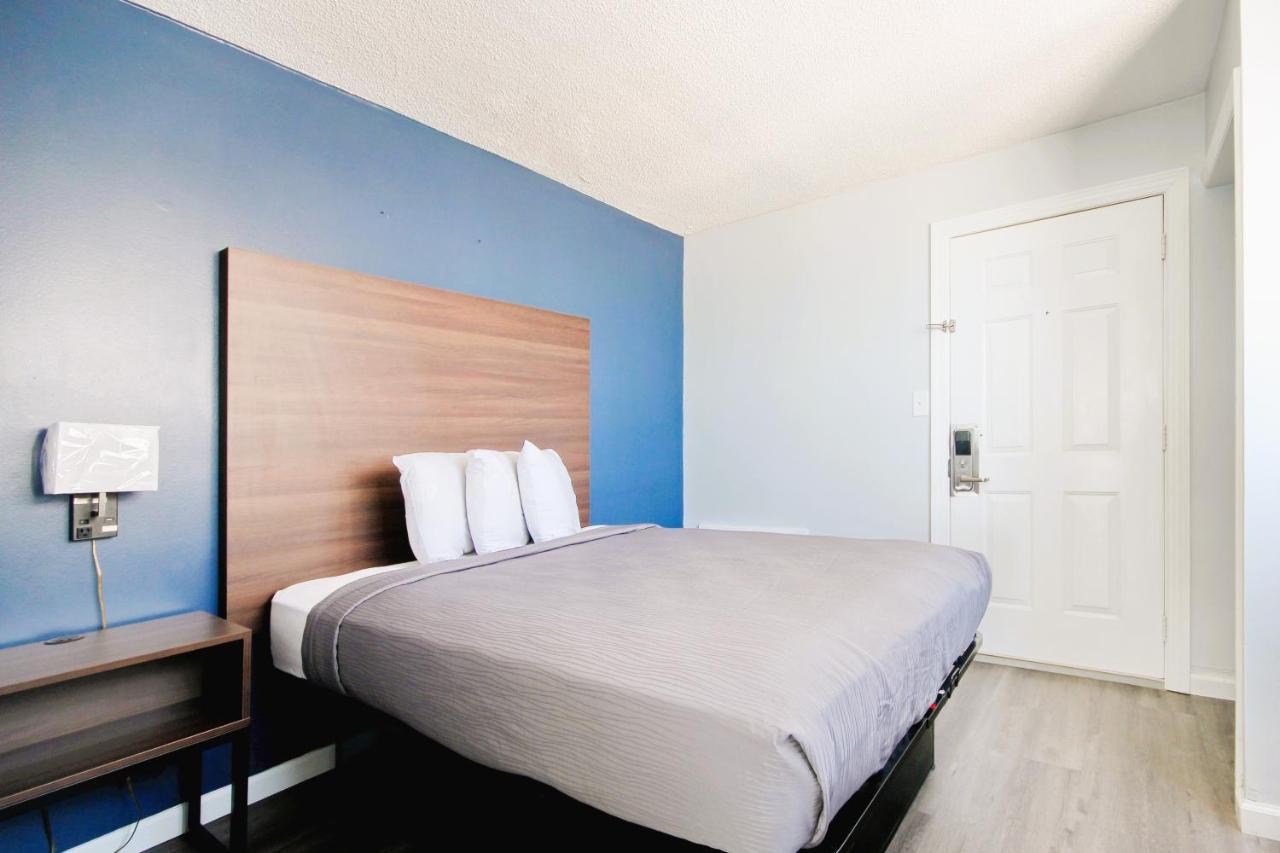 South Seas Ocean Front Hotel 2*