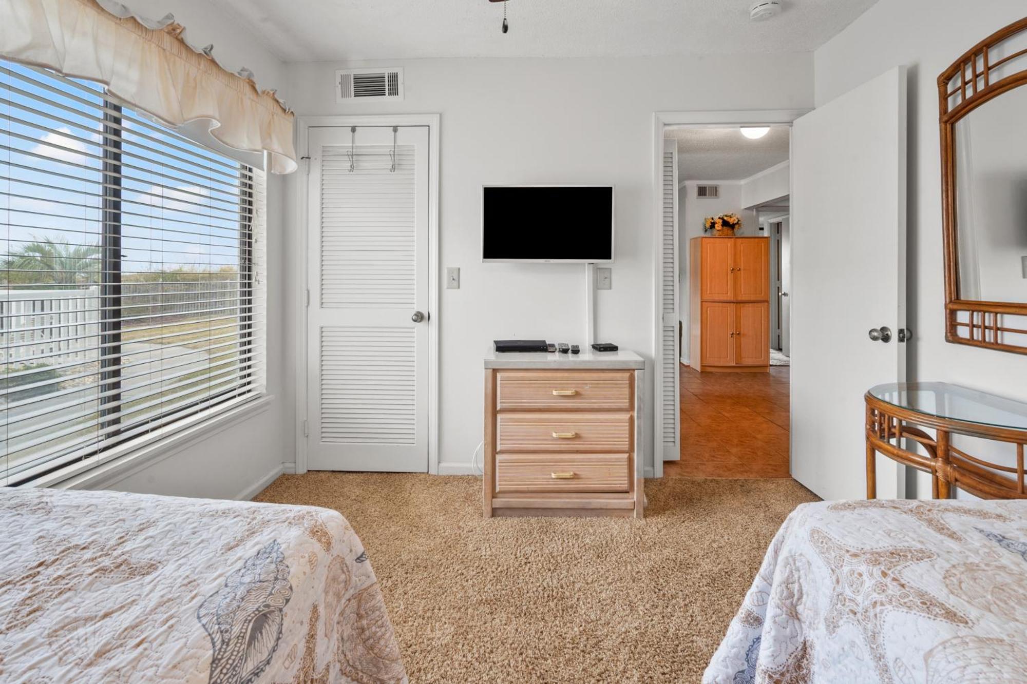 Apartment Sea Cloisters 105d *