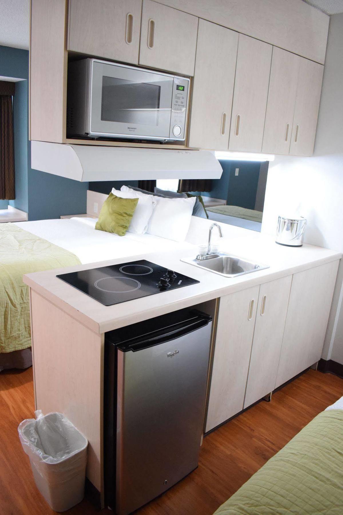 Hotel Quality & Myrtle Near Outlets